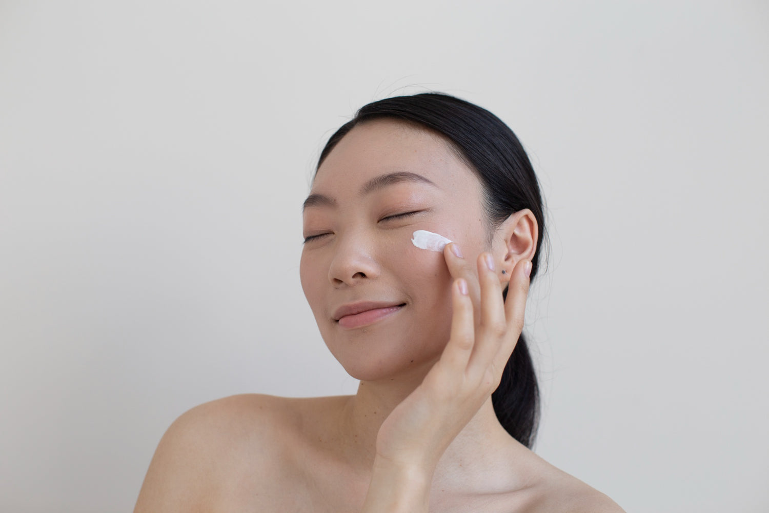 The Ultimate Guide to Sunscreen Reapplication β Crystal Tomato