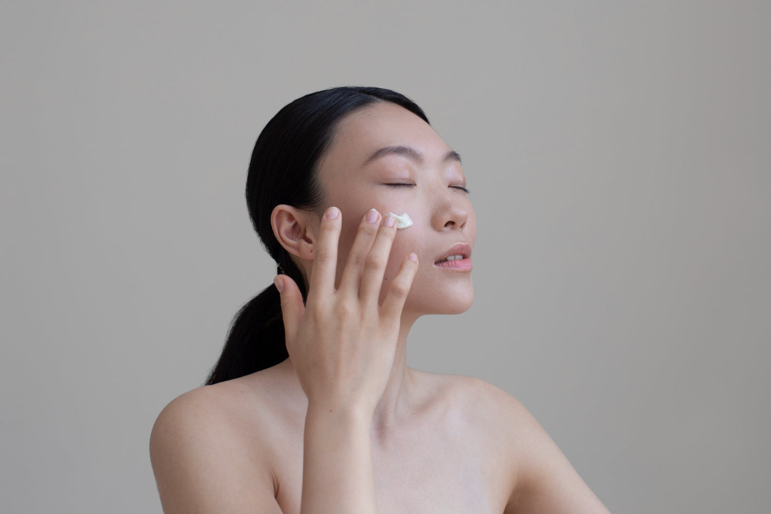 How to Layer High-SPF Sunscreen Under Makeup for a Flawless Finish