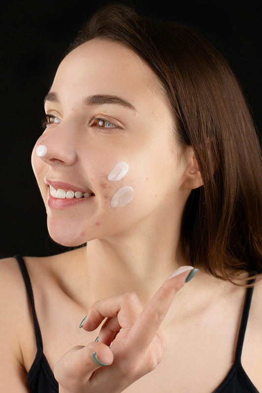 How Face Brightening Creams Improve Skin Texture